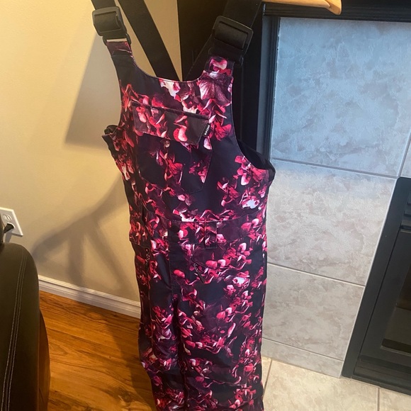 Ski / Snowboard Jacket  and bib pants. Ripzone small. Fit average 8-10 yr old. - Picture 5 of 6